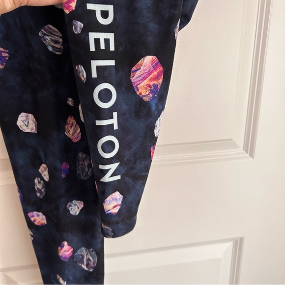 WITH/Peloton Asteroid High Waist Legging in asteroid navy print - Picture 5 of 6